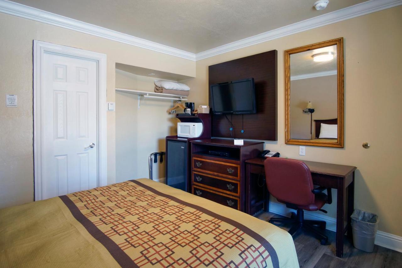 Charm Motel & Suites Burney Bagian luar foto