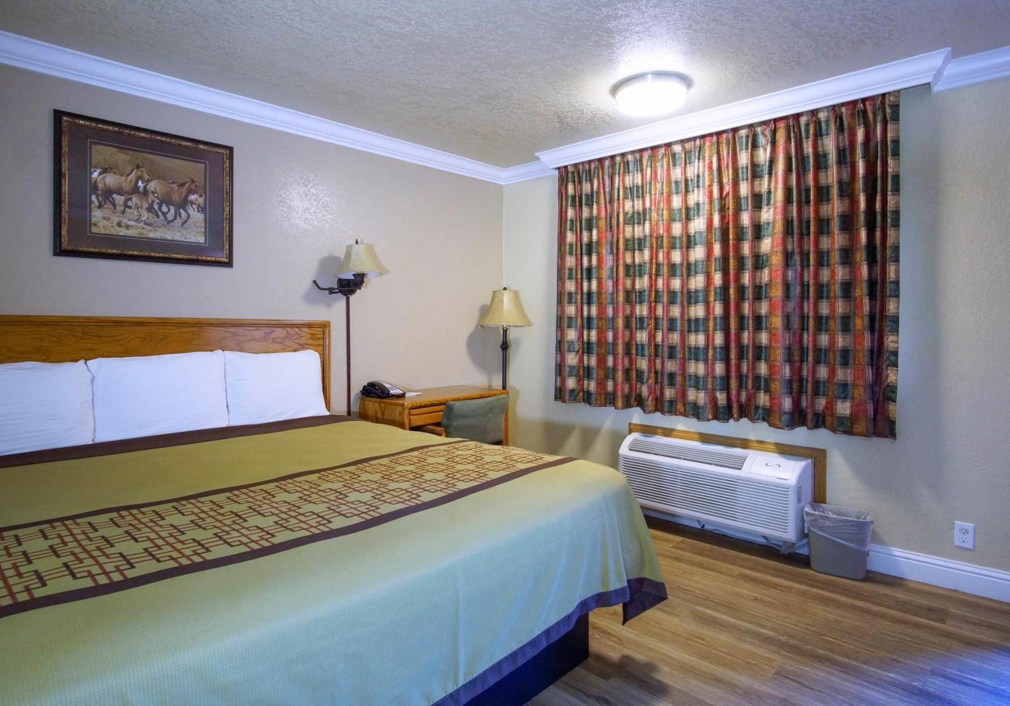 Charm Motel & Suites Burney Bagian luar foto