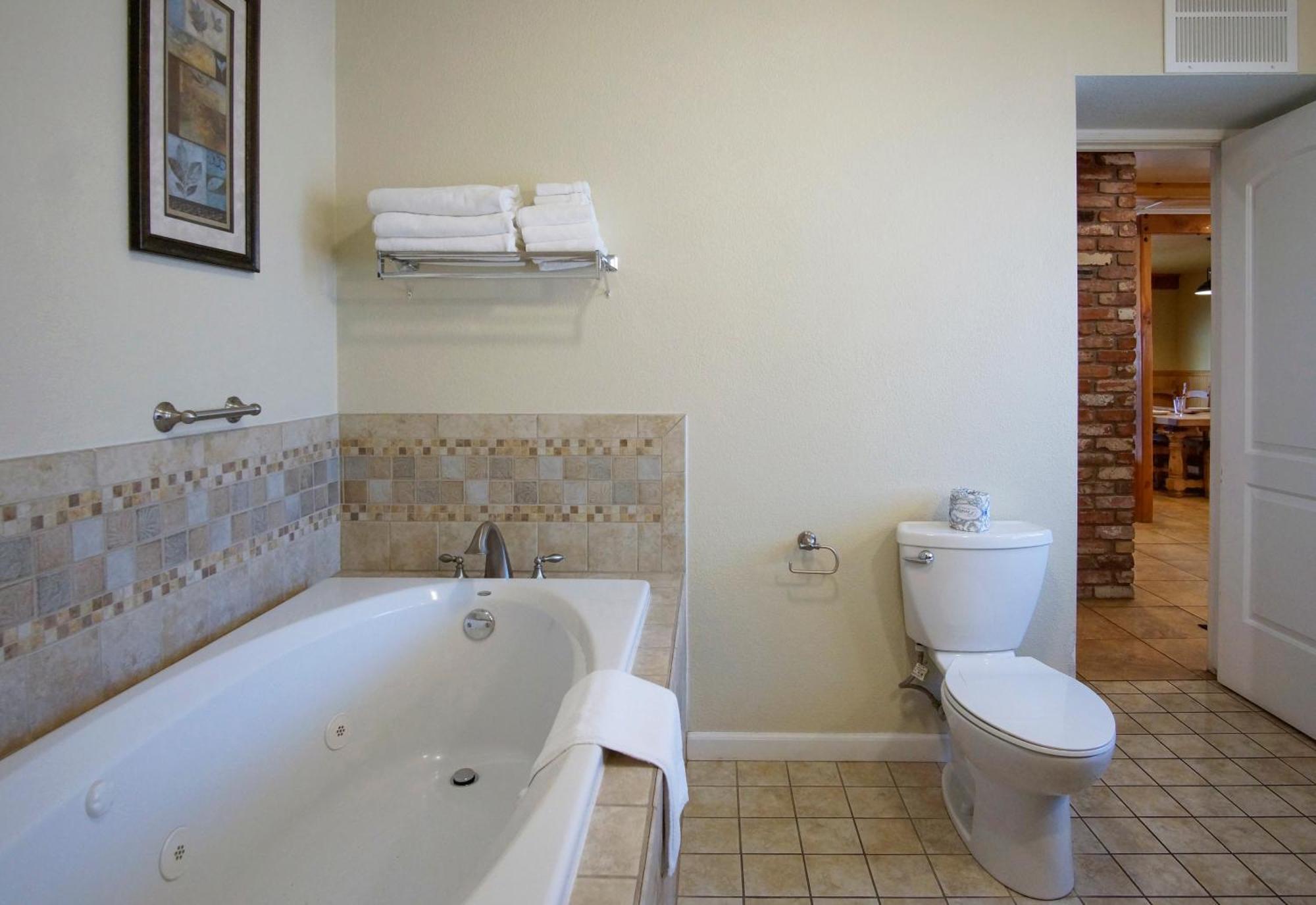 Charm Motel & Suites Burney Bagian luar foto