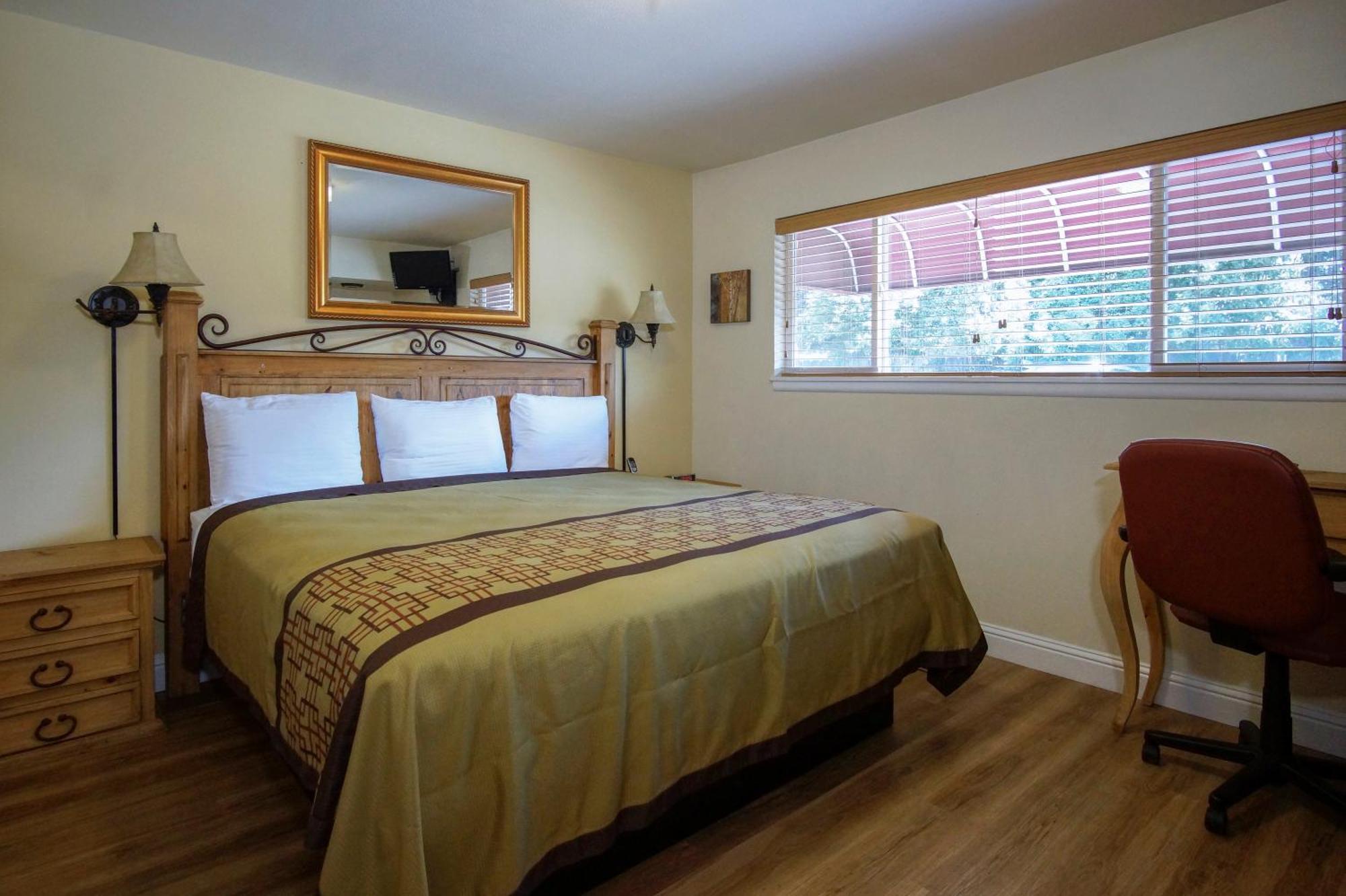 Charm Motel & Suites Burney Bagian luar foto