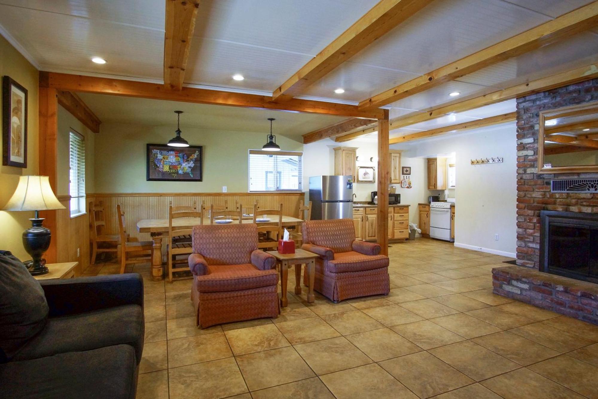 Charm Motel & Suites Burney Bagian luar foto