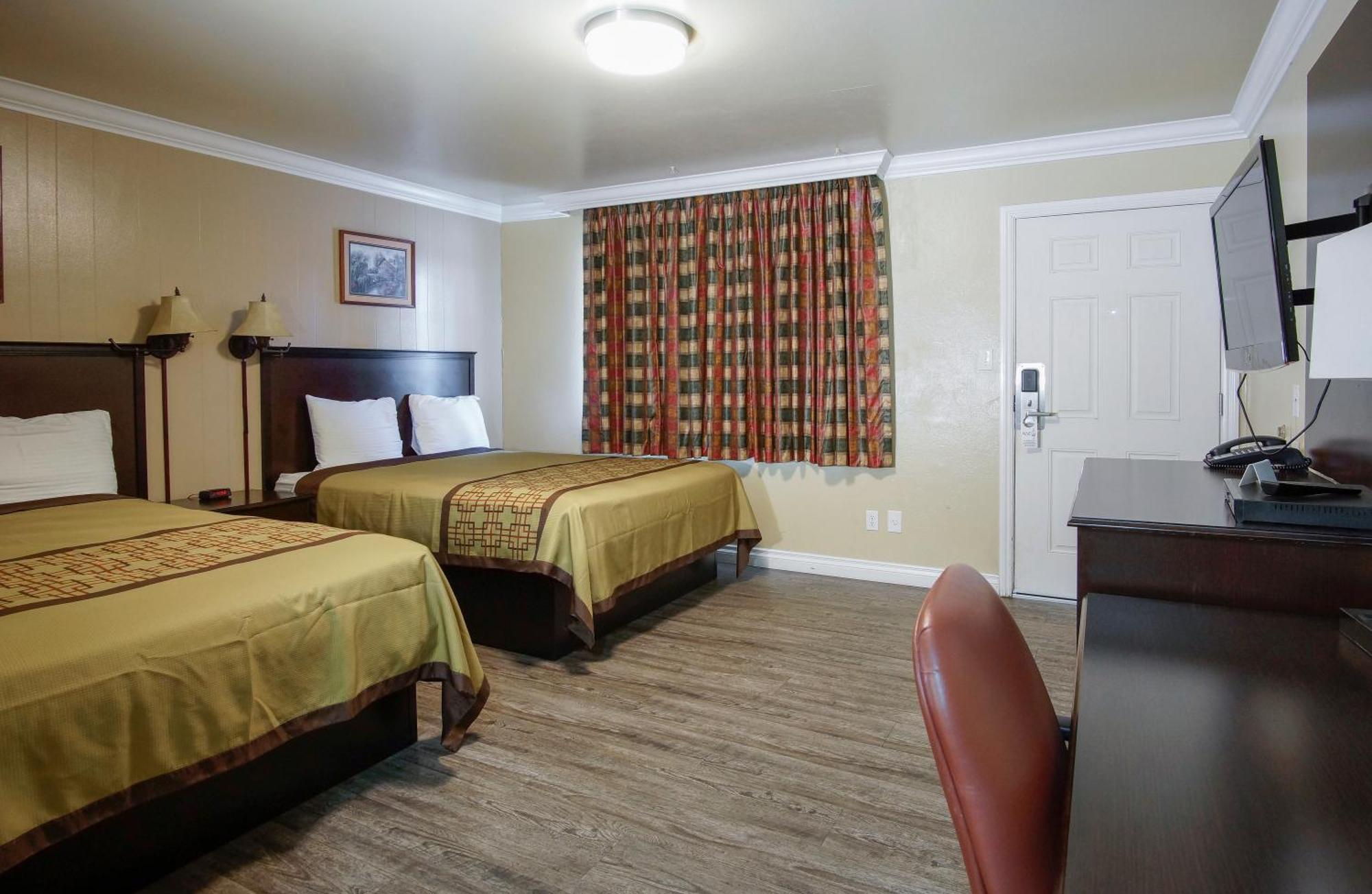Charm Motel & Suites Burney Bagian luar foto