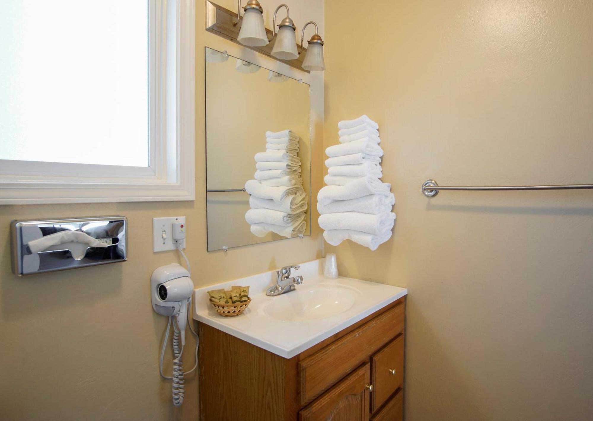 Charm Motel & Suites Burney Bagian luar foto