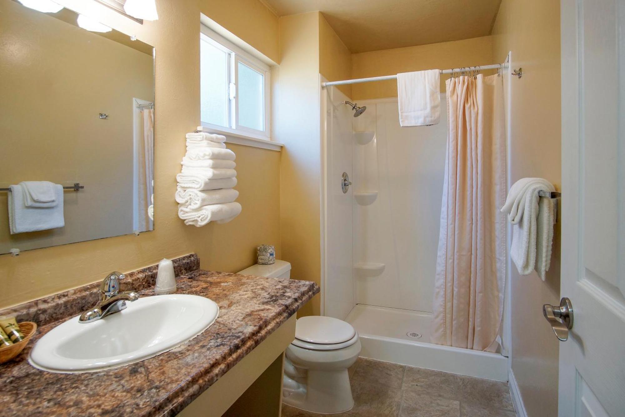 Charm Motel & Suites Burney Bagian luar foto