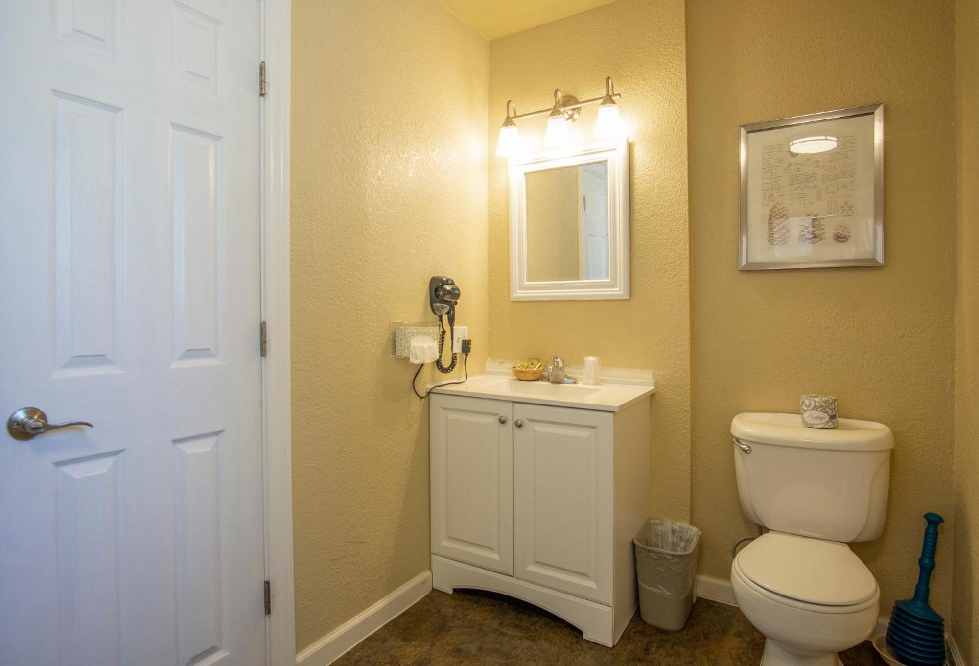 Charm Motel & Suites Burney Bagian luar foto