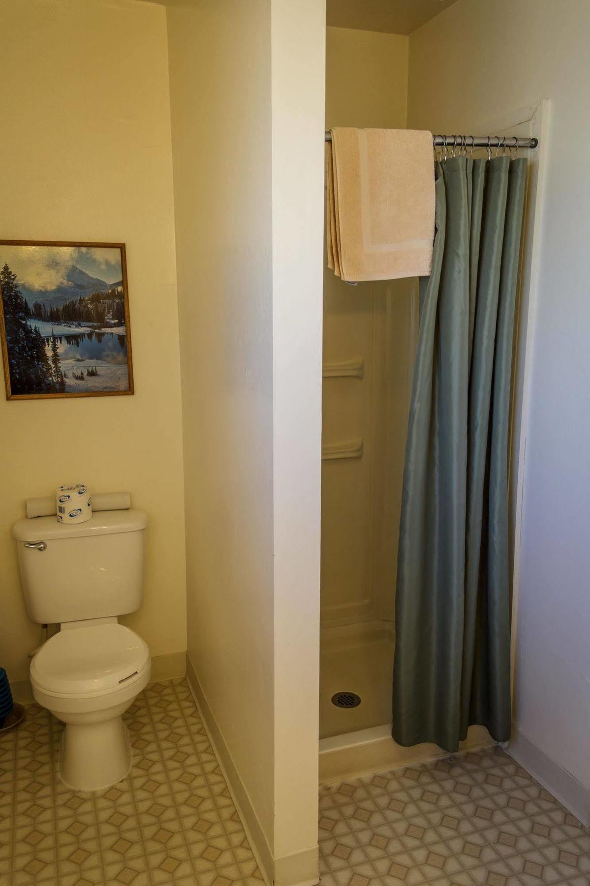 Charm Motel & Suites Burney Bagian luar foto