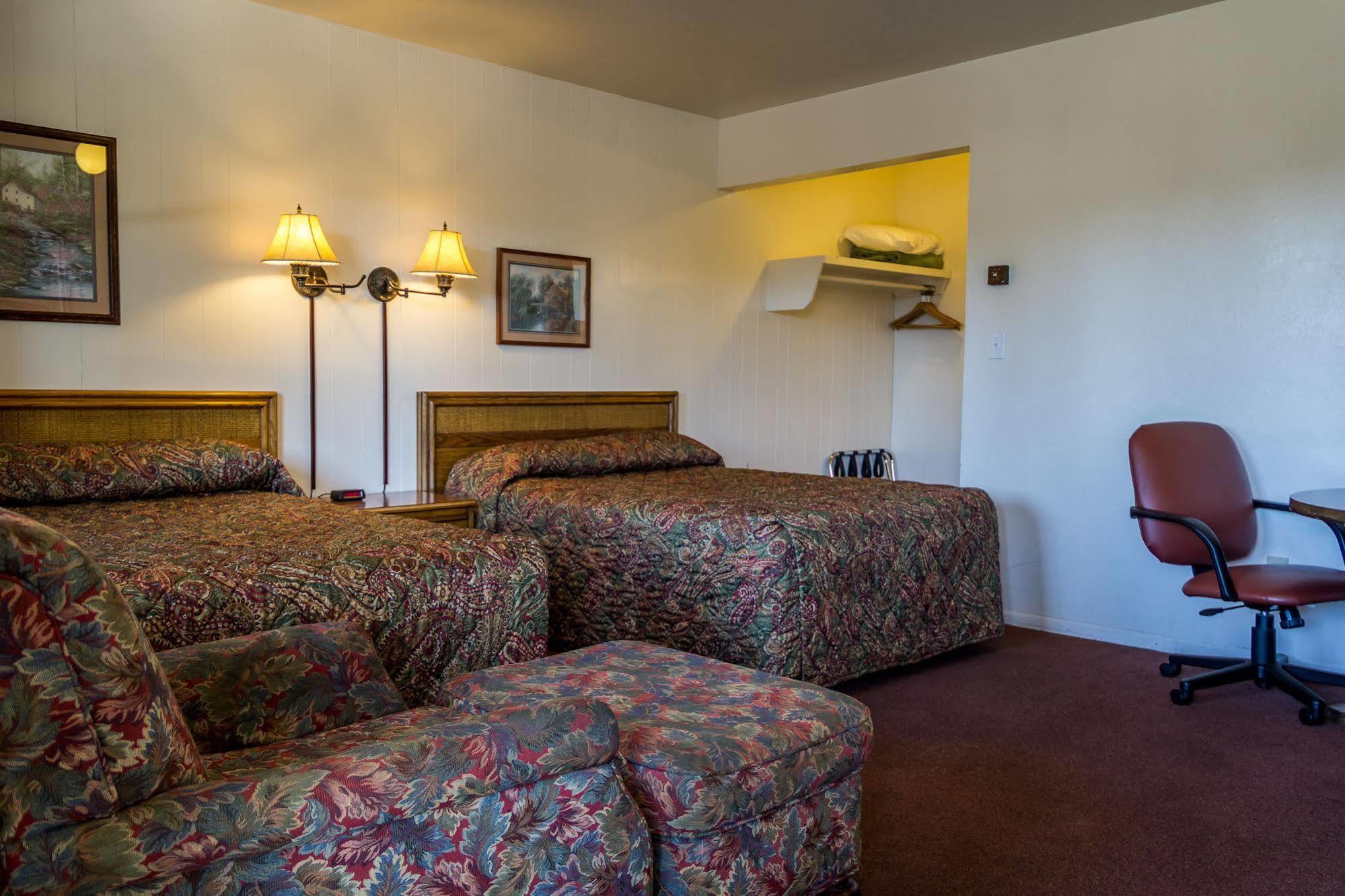 Charm Motel & Suites Burney Bagian luar foto