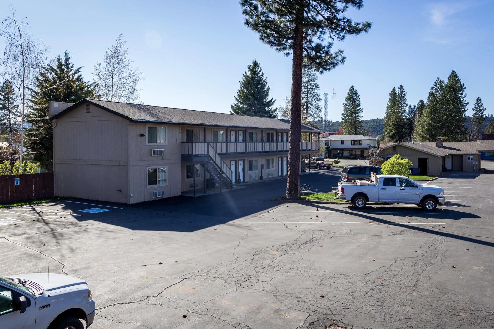 Charm Motel & Suites Burney Bagian luar foto